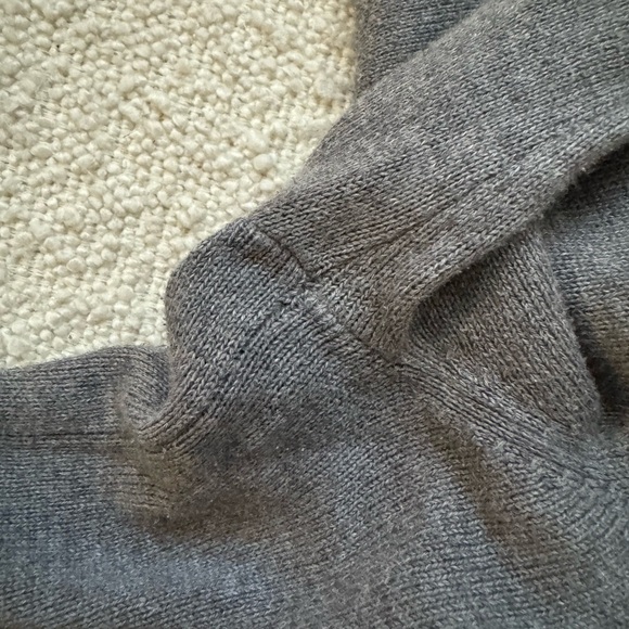 Women’s Medium Lacoste Sweater - Picture 4 of 4